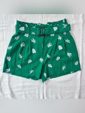 Ann Taylor Green Paperbag Waist Shorts with White Leaf Print
